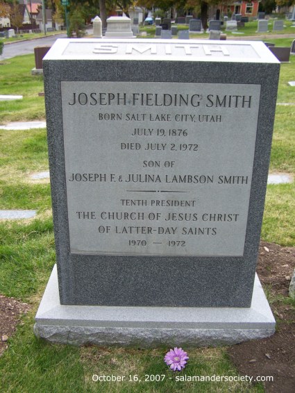 joseph_fielding_smith_grave1_10-16-2007.jpg